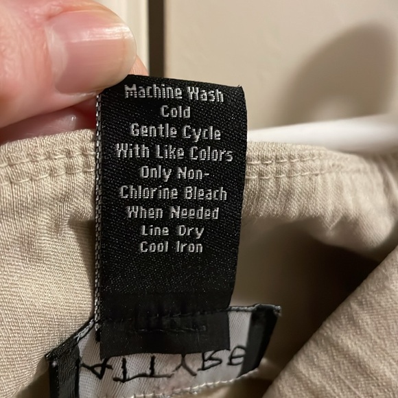 Cream colored capri pants by Attyre - Picture 5 of 5